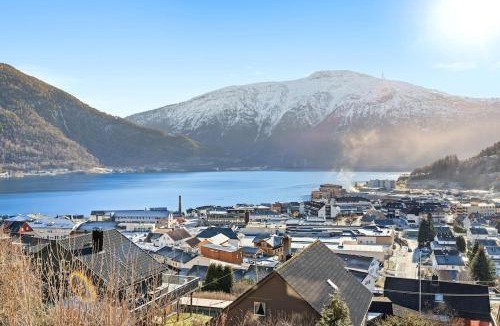 Sogndal House | 6 bedroom house with great view