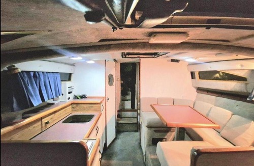 Appelviken Boat Rental | 6 coops American big boat near the subway