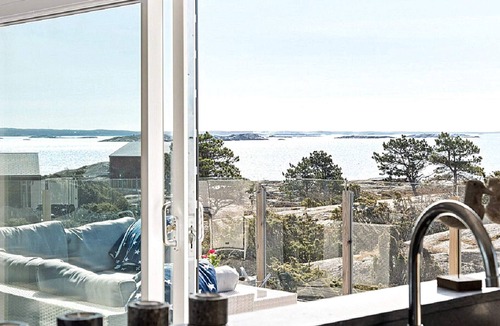 Kopstadso House | 6 person holiday home in VÄSTRA FRÖLUNDA