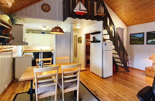 Snillfjord House | 6 person holiday home in Sundlandet