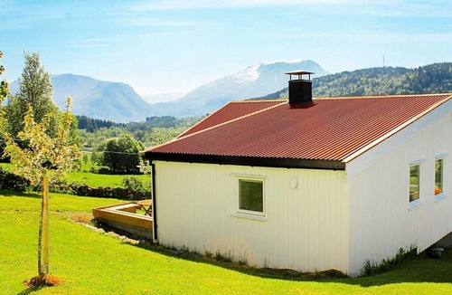 Averoy House | 6 person holiday home in AVERØY