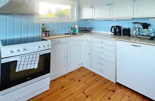 Lindas House | 6 person holiday home in LINDÅS