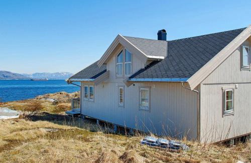 Donna House | 6 person holiday home in Dønna