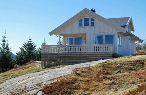 Donna House | 6 person holiday home in Dønna