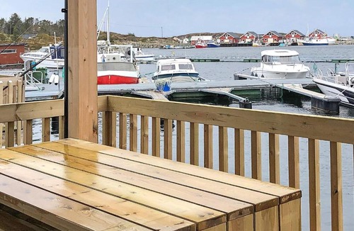 Dyrvik House | 6 person holiday home in Kverva