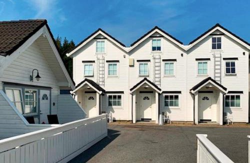 Austrheim House | 6 person holiday home in Austrheim