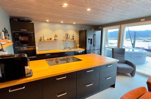 Stord House | 6 person holiday home in Huglo