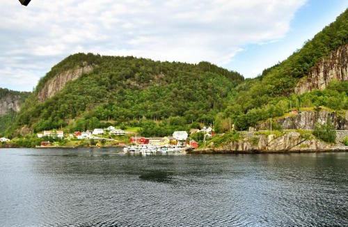 Leirvik House | 6 person holiday home in Leirvik i Sogn-By Traum