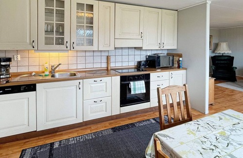 Gjengstoa Apartment | 6 person holiday home in Farstad-By Traum