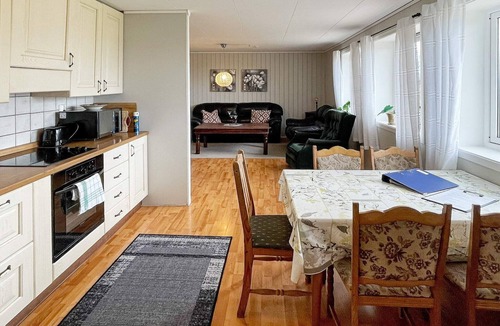 Gjengstoa Apartment | 6 person holiday home in Farstad-By Traum