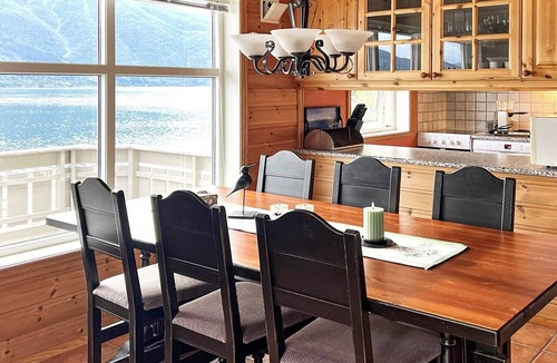Leikanger House | 6 person holiday home in Leikanger