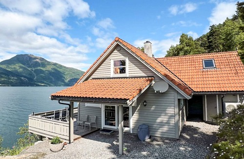 Leikanger House | 6 person holiday home in Leikanger