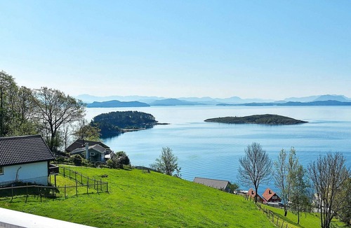 Tysnes Apartment | 6 person holiday home in Onarheim