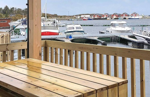 Dyrvik House | 6 person holiday home in Kverva
