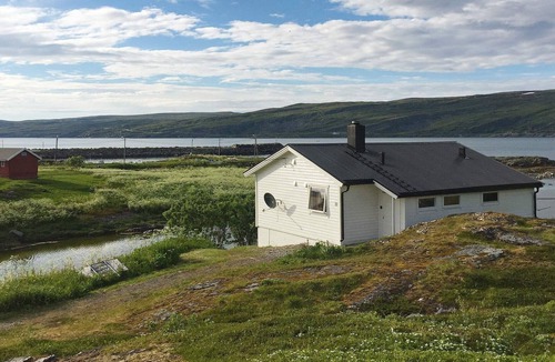 Breivikbotn House | 7 person holiday home in BREIVIKBOTN