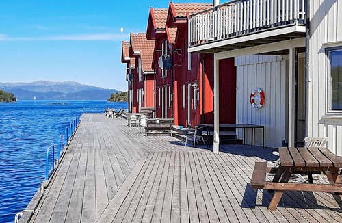Sjernarøy Apartment | 7 person holiday home in Sjernarøy