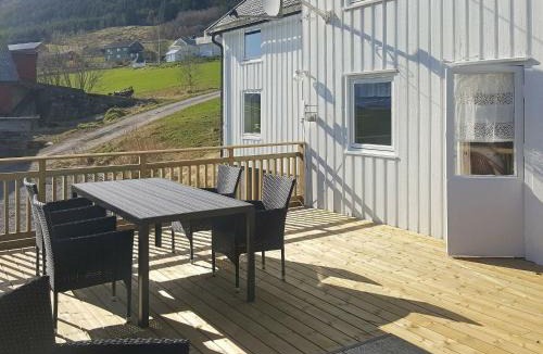 Averoy House | 7 person holiday home in aver y