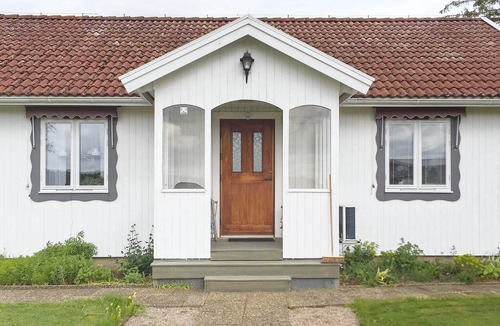 Vara Municipality House | 7 person holiday home in VARA-By Traum