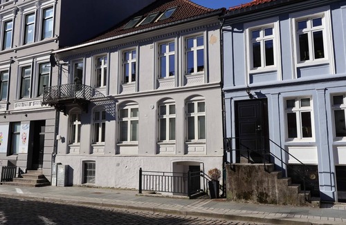 Engen Apartment | 700m to Bryggen | Sleeps 8 | 24/7 check in
