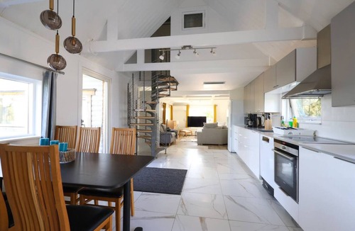 Molnlycke Apartment | 8 Beds Workers Dream Home - Free Parking - Wifi