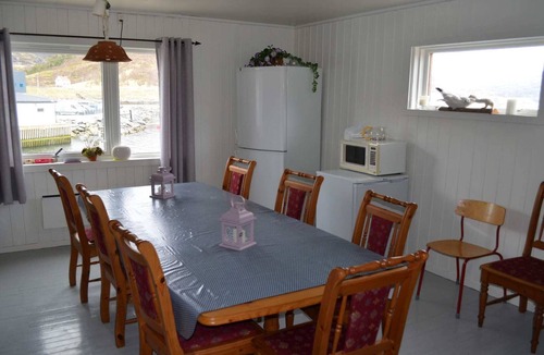 Flakstad Apartment | 8 person holiday home in Mølnarodden
