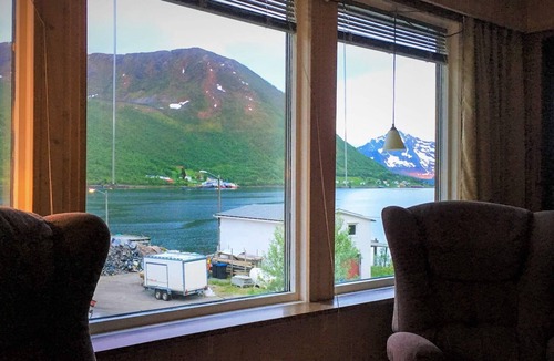 Sifjord House | 8 person holiday home in Kaldfarnes