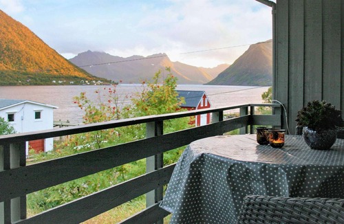 Sifjord House | 8 person holiday home in Kaldfarnes