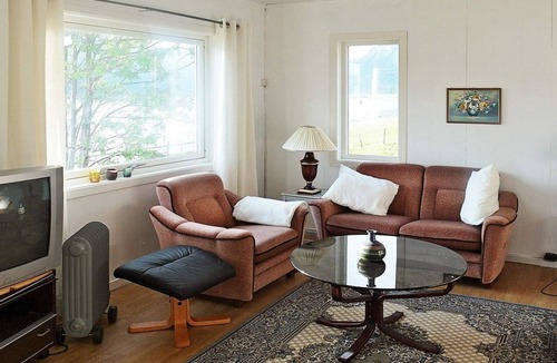 Skjervoy House | 8 person holiday home in Arnøyhamn