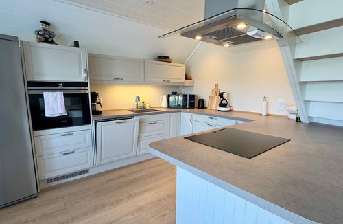 Bomlo House | 8 person holiday home in Urangsvåg