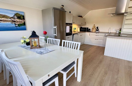 Bomlo House | 8 person holiday home in Urangsvåg