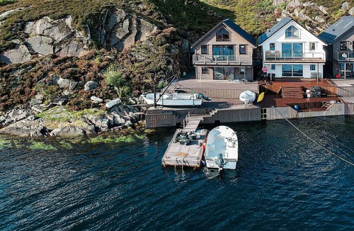 Bomlo House | 8 person holiday home in Urangsvåg