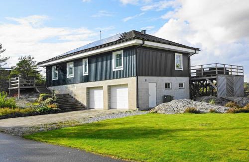 Henan House | 8 person holiday home in Henån-By Traum
