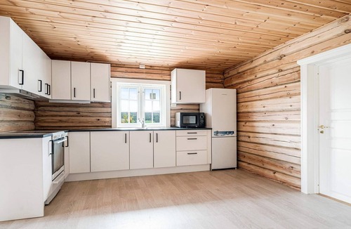 Holtalen House | 8 person holiday home in Ålen