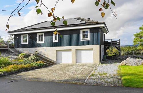 Henan House | 8 person holiday home in Henån-By Traum