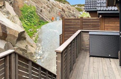 Bomlo House | 8 person holiday home in Urangsvåg