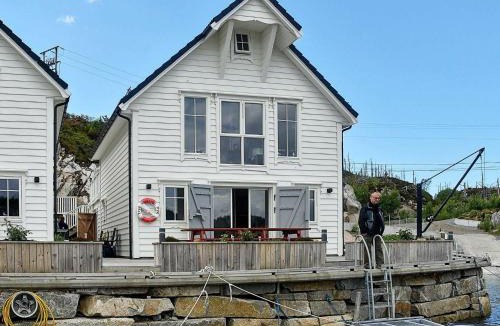 Bomlo House | 8 person holiday home in Urangsvåg