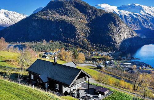 Valldal House | 8 person holiday home in Valldal