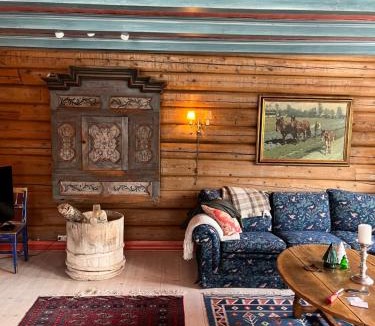 Hemsedal House | 9 bed Authentic Norwegian cabin with sauna and hot tub