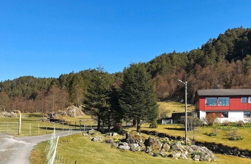 Vinnes House | 9 person holiday home in Reksteren