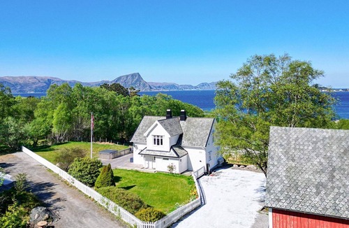 Stadlandet House | 9 person holiday home in Åram