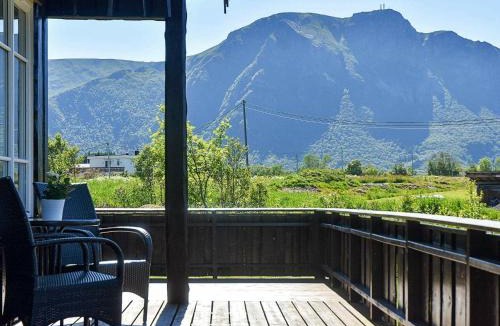 Gjengstoa House | 9 person holiday home in Farstad-By Traum
