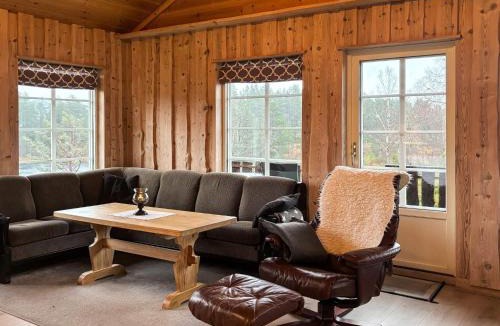 Marnardal House | 9 person holiday home in BJELLAND