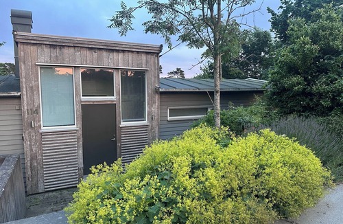 Arendal Cabin | A large cabin on the outskirts of Tromøya, with Raet National Park as its closest neighbor.