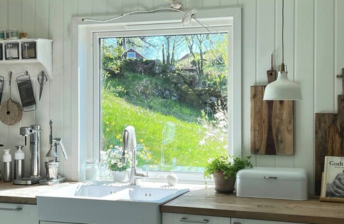 Alversund House | A seaside country house near Bergen