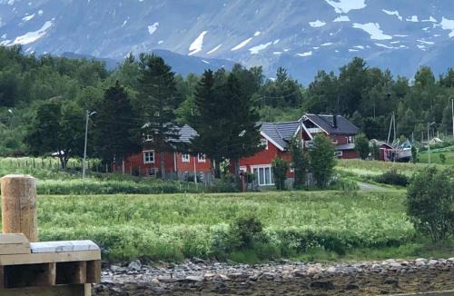 Lyngen Apartment | Aaroybukt Guesthouse