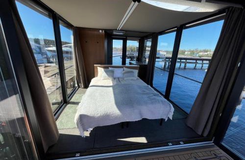 Savonlinna Boat Rental | Aava Floating Villa 25