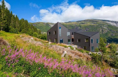 Skulestad Apartment | Affordable Luxury Apartment - River Views - Resort