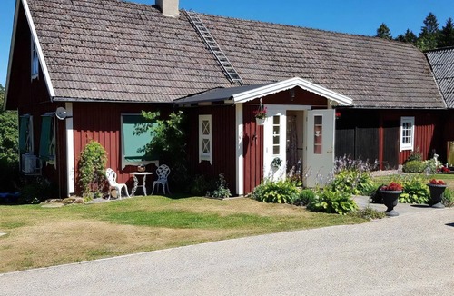 Vittsjo House | Affordable, romantic!