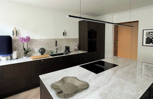 Toyen Apartment | Airy flat in Kampen's timber house district