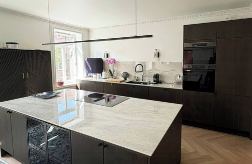 Toyen Apartment | Airy flat in Kampen's timber house district